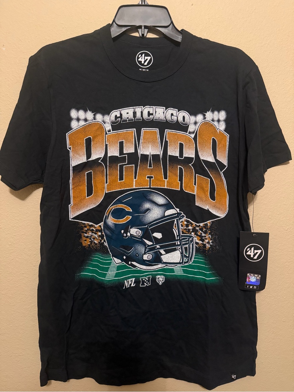 NWT ‘47 Brand Chicago Bears Helmet Graphic T-Shirt Men’s Medium Black NFL Tee
